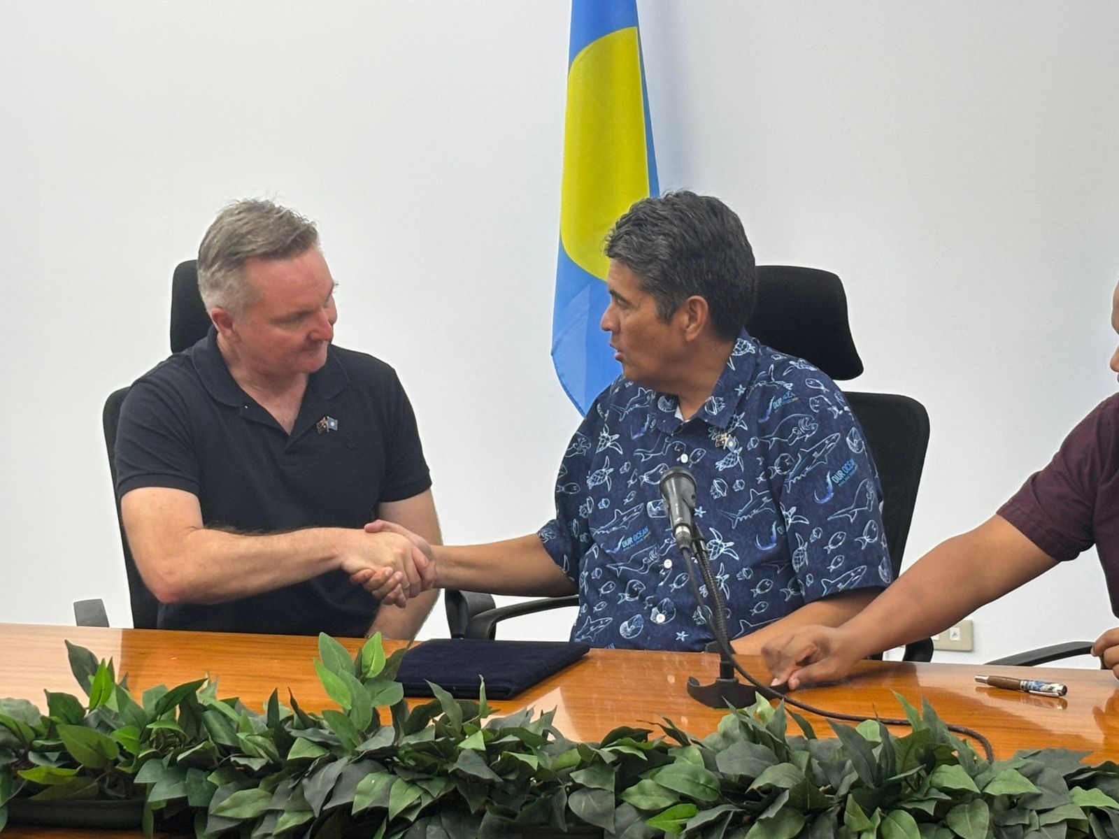 Minister Bowen and President Whipps at signing 